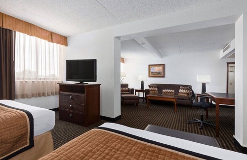 Casper Casa | Your Relaxing Getaway Awaits! Just Minutes to Downtown! Free Shuttle, Pool