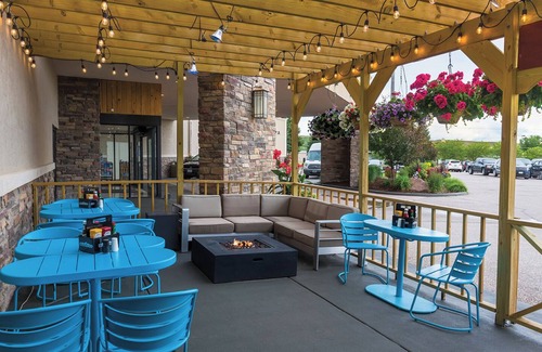 Casper Casa | Your Relaxing Getaway Awaits! Just Minutes to Downtown! Free Shuttle, Pool