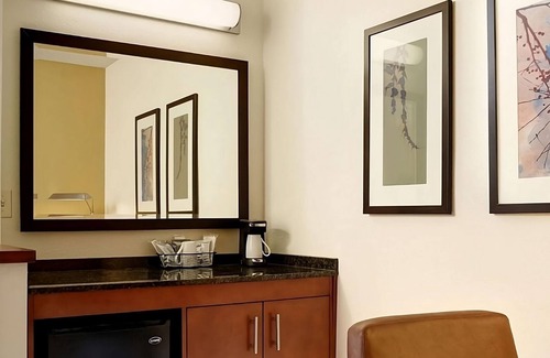 Gwinnett Place Apartamento | Your Relaxing Getaway Awaits! Family-friendly Unit. Near Bunten Road Park!