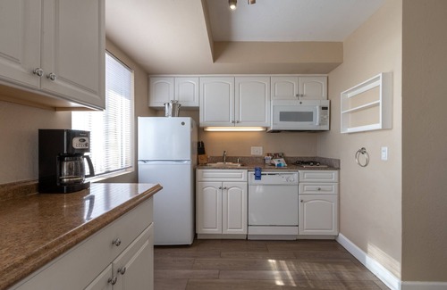 Townsite Hotel | Your Relaxing Getaway Awaits! Beachfront, Parking, Near California Surf Museum!