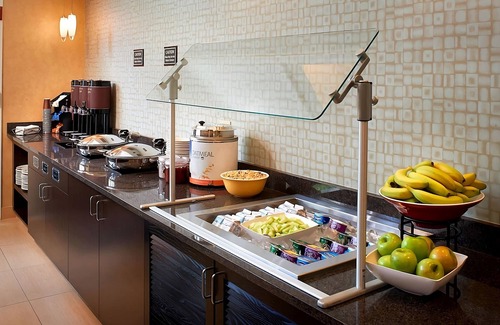 Waukegan Apartamento | Your Relaxing Getaway Awaits! Outdoor Pool, Pets Allowed, Free Breakfast!
