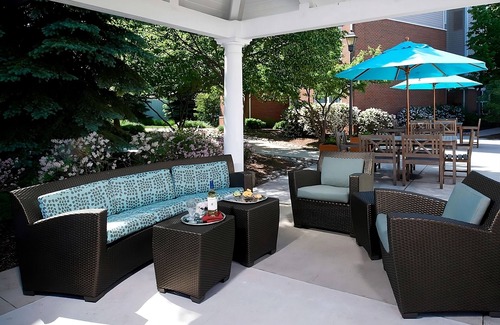 Waukegan Apartamento | Your Relaxing Getaway Awaits! Outdoor Pool, Pets Allowed, Free Breakfast!