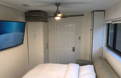 Hallandale Beach Alquiler De Eote | Your Spotless Clean 5-Star Suite - 6 min from the beach