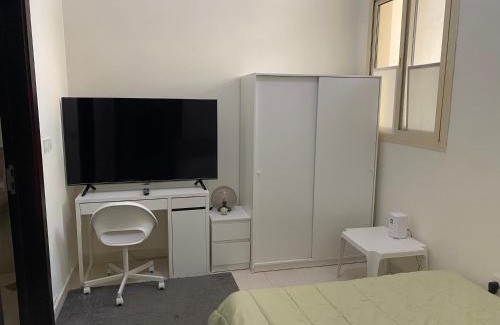 Khalifa City Apartamento | Your Studio Near Airport and all