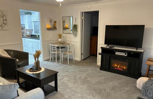 Weaver Apartamento | Your Weaver Rest Stop on the Ladiga Trail!