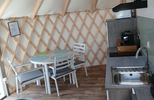 Clermont-Creans Alquiler De RV | Yurt-des voyageurs-Confortable-Baño privado con bañera-Sin vista