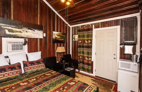 Benton Cabina | Yowie Cabin In The Beautiful East TN Mountains