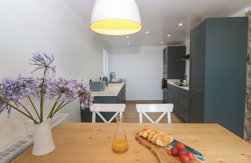 Dyffryn Ardudwy Casa | YR YSGUBOR, pet friendly, country holiday cottage in Dyffryn Ardudwy