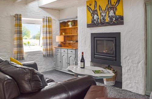 Carmarthen Casa | Yr Ysgubor - U45300