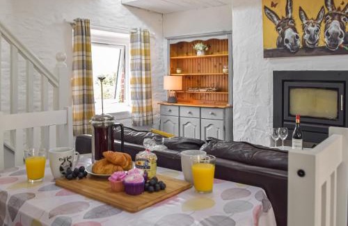 Carmarthen Casa | Yr Ysgubor - U45300
