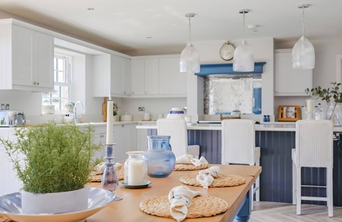Pont Yates Cabaña | YSTAD AUR, pet friendly, luxury holiday cottage in Pontyates