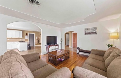 Yuba City Casa | Yuba City 3 bedrooms 4 beds 2 ba Spacious Game Room Games Playground Trampoline