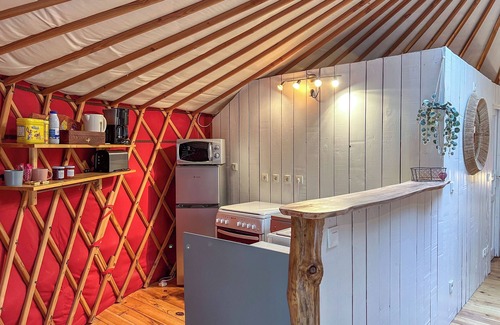 Chataigneraie Cantalienne Chalet De Esquí | Yurt Cantal Passionata 4pers