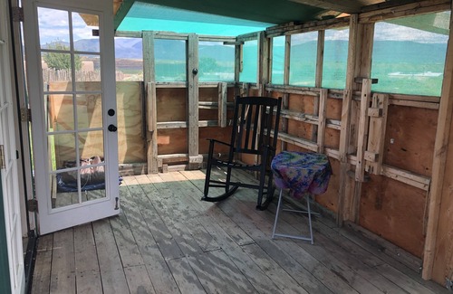 El Prado Casa | Yurt in Earth-Ship community! Solar Air-conditioning/Heating! Full Kitchen/Bath!