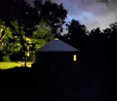 Lindale Otro | Yurt on 14 acres w spring fed creek