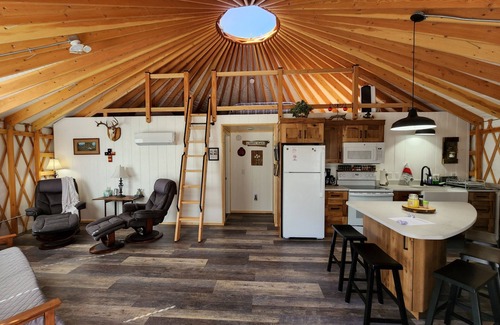Superior Cabina | Yurt on the Clark Fork River