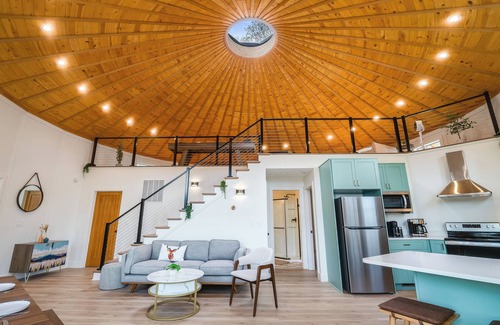 McGaheysville Cabina | Yurt Retreat, Hot Tub, Loft w/Shuffleboard, Mtn Views, Fire Pit, EV charger