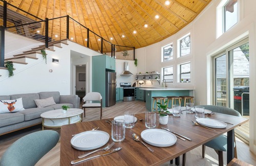 McGaheysville Cabina | Yurt Retreat, Hot Tub, Loft w/Shuffleboard, Mtn Views, Fire Pit, EV charger