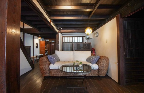 Yunotsucho Yunotsu Casa | Yururi Private house in the hot spring town / Oda Shimane