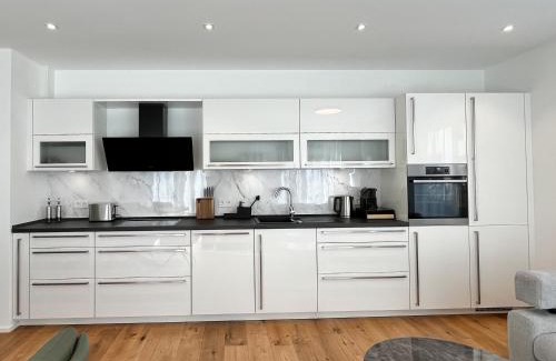 Furstenfeldbruck District Apartamento | YUVA HOMES Germering - 100m2 - nahe München - 2 Bäder - Garten&Terrasse - S-Bahn