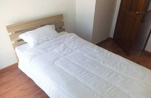 Nakhon Chai Si Hotel | YYK Holiday Rooms