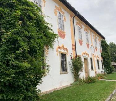 Zbraslavice Casa | Zámeček Ostrov