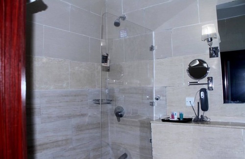 Utako Hotel | Z'Bass Hotel & Resort
