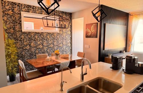 Calgary Casa | Z Family Homestay