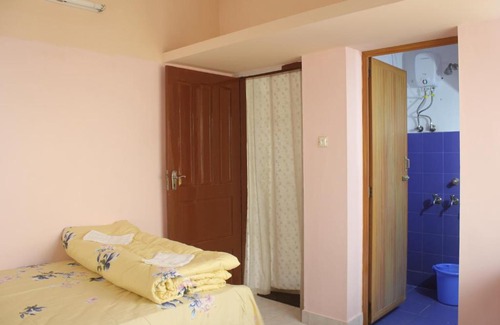 Thiruvananthapuram Cama Y Desayuno | Zaatvm: Cozy room in a 3-room home at Sasthamangalam - only for families and solo women travellers