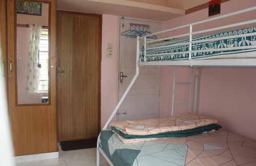 Thiruvananthapuram Cama Y Desayuno | Zaatvm: Youthful room in a 3-room home, Sasthamangalam - only for families and solo women travellers