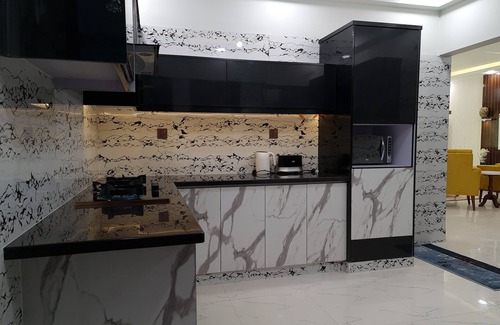 Karachi Casa | Zaha Home:Najaf Mahal Apt-2br, spacious & cheerful
