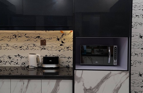 Karachi Casa | Zaha Home:Najaf Mahal Apt-2br, spacious & cheerful