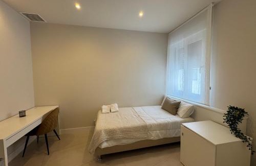 Centro Comercial Cama Y Desayuno | ZAHIRA Homes
