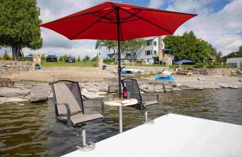 Schuyler Falls Casa | ZaLo Manor House Lakefront hot tub pets