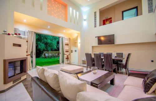 Agia Marina Villa | Zante Lagos holiday homes Treehouse and Villa