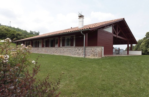 Saint-Jean-Pied-de-Port Villa | ZAZPIAK BAT 20 Personas / 7 Habitaciones