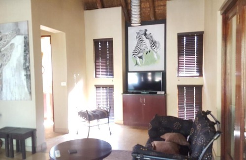 Leeupoort Chalet De Esquí | Zebula Golf Estate and Spa - Giraffe Plains 4 pax Moi Signature Luxury villa