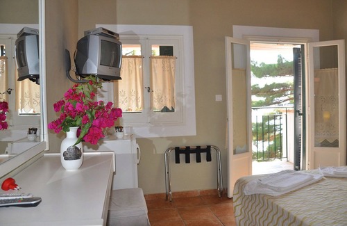 Lakones Hotel | Zefiros Traditional Hotel