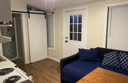 Malvern Casa | Zeke’s House: Bed and Barn Bliss