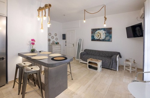 Tinos Apartamento | Zen Beach House in Tinos 2