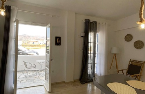 Tinos Apartamento | Zen Beach House in Tinos 2