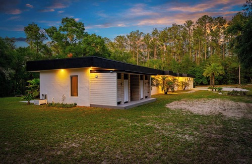 Floral City Casa | Zen Escape Pool Trails Outdoor Kitchen