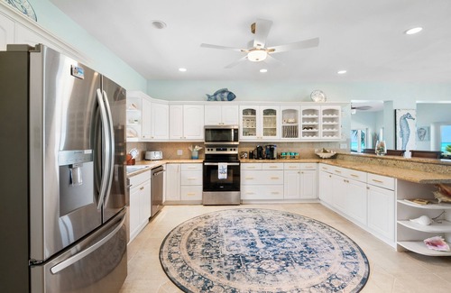 Tar Bay Villa | Zen Exuma: Stunning Beachfront Villa w/ NEW Rooftop Lounge, Spa, Cabana & Pool!
