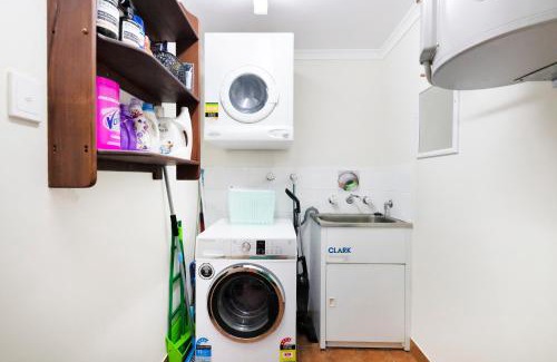 Nightcliff Apartamento | ZEN FORESHORE Cozy 2-BR, 2-BA Holiday Home + Pool