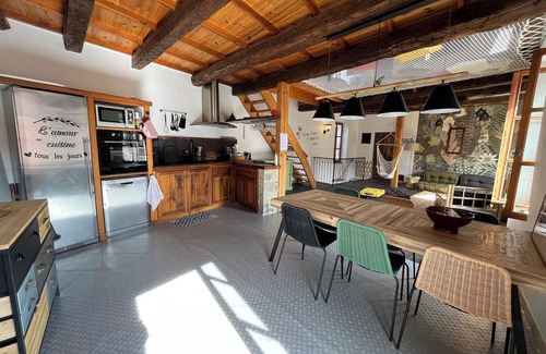 Largentiere Apartamento | Zen loft with hanging net (kids will love it!), in a medieval village.