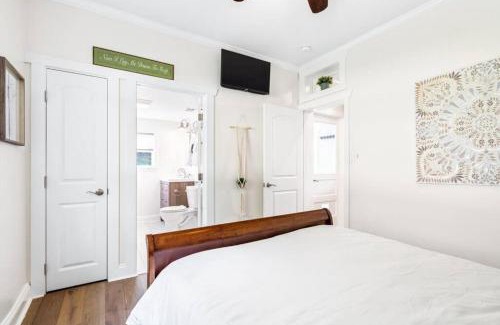 Smithsburg Casa | Zen Mountainside Retreat - Spa & Amazing Views! Hot tub, Fire pit & Decks