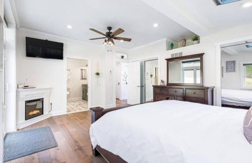 Smithsburg Casa | Zen Mountainside Retreat - Spa & Amazing Views! Hot tub, Fire pit & Decks