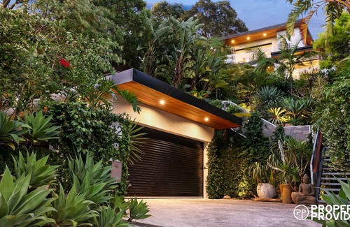 North Manly Casa | Zen Sanctuary Pet Friendly Executive Retreat in North Manly with Pool