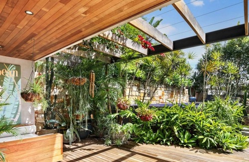 North Manly Casa | Zen Sanctuary Pet Friendly Executive Retreat in North Manly with Pool