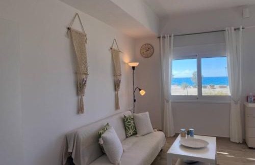 Neo Kalamaki Casa | Zen Seaside Apartment